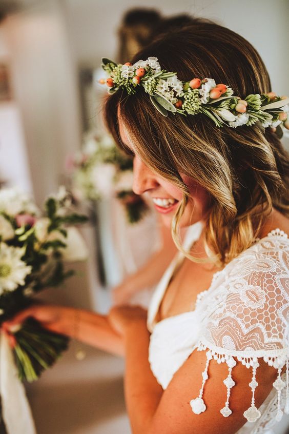 Une couronne des fleurs dans les cheveux pour le mariage - Des