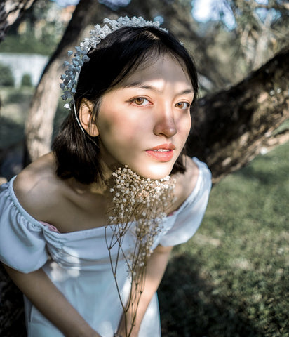 couronne de fleurs blanches