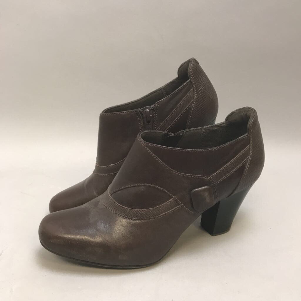 Para un día de viaje Omitir Sinis Clarks Brown Ankle Boots (Size 7.5) – Main Street Estate Sales