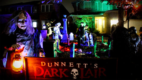 Amazing home yard haunt decorated for Halloween
