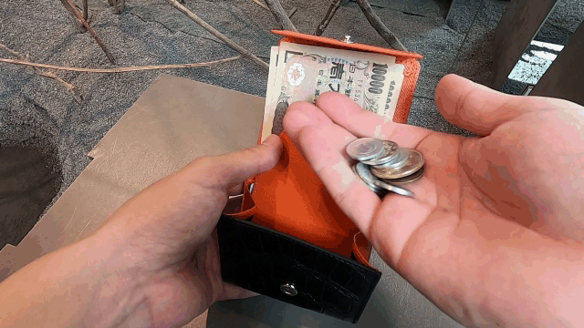クロコダイル革の二つ折りミニ財布