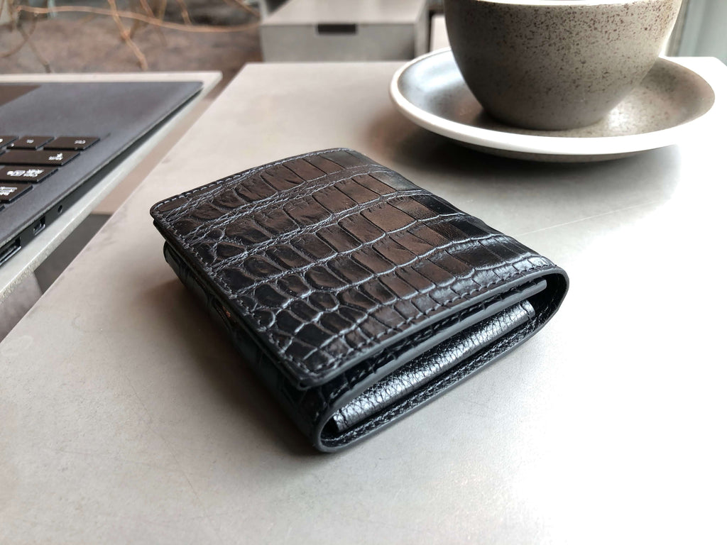 黒色クロコダイル革の二つ折りミニ財布 外観