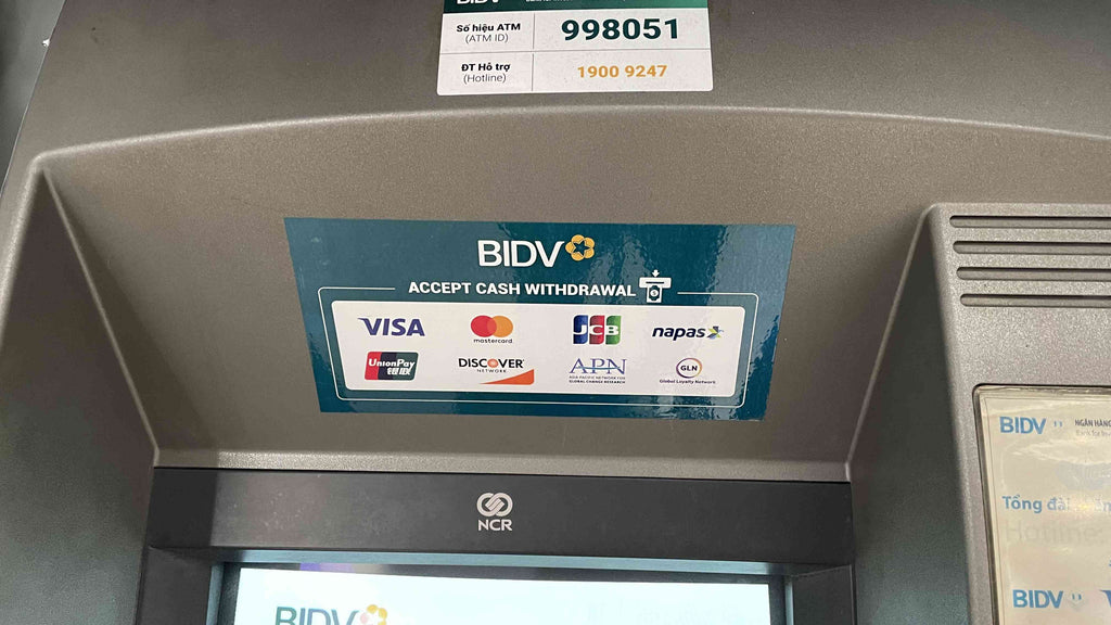 ATMのマークを確認する