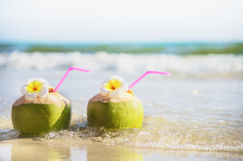 Cocos en el mar