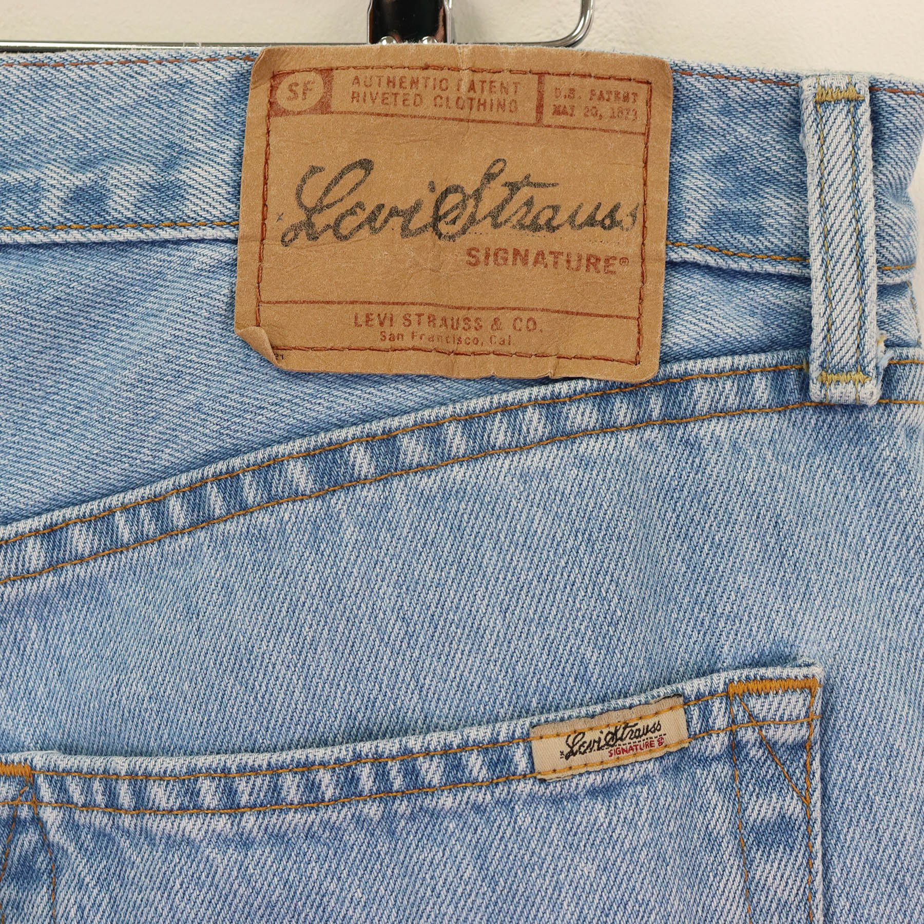 Levi's Signature Relaxed Fit Jeans W36 L30 – Sheanies Vintage