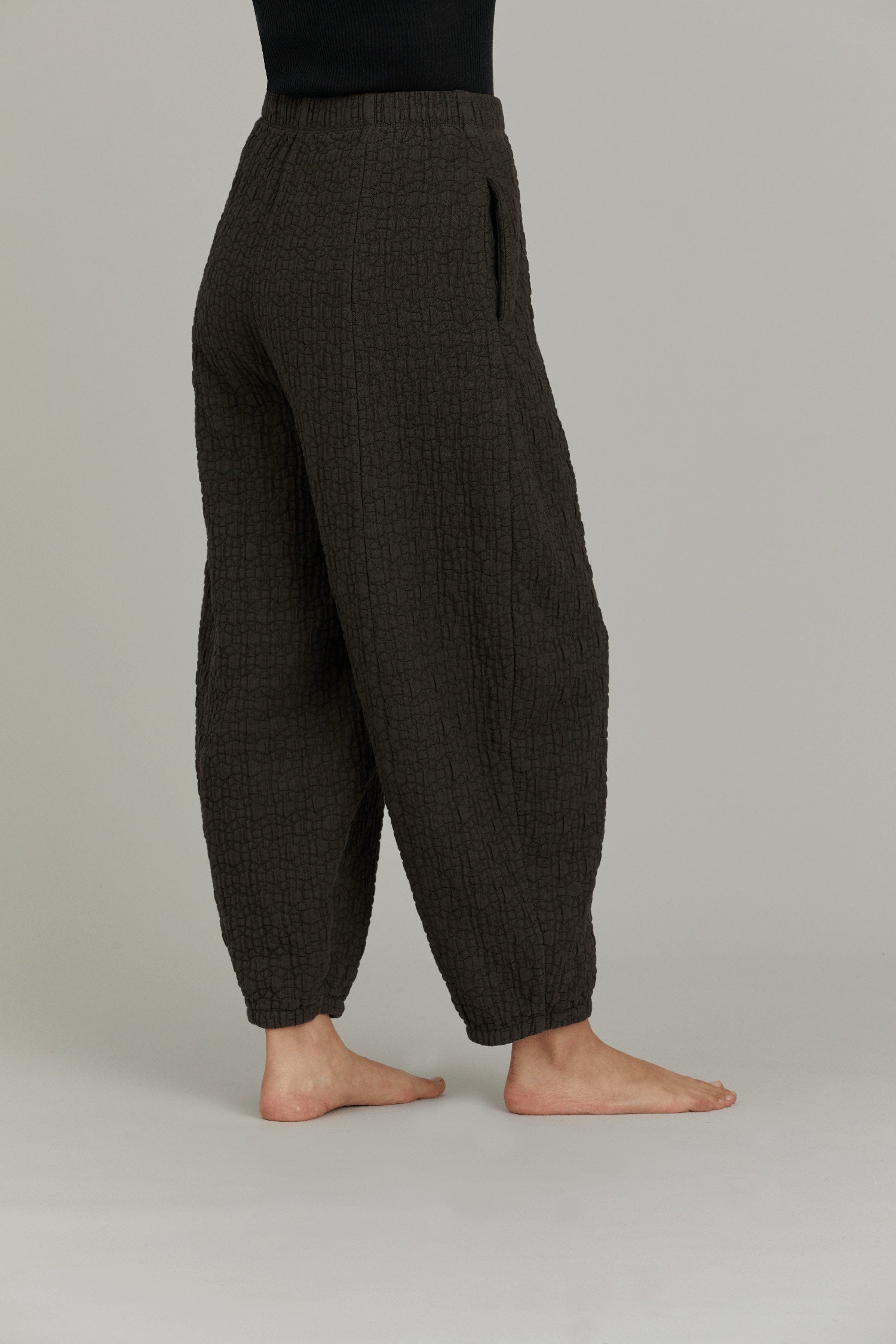 QUILTED WIDE PANTS / DK. GREY