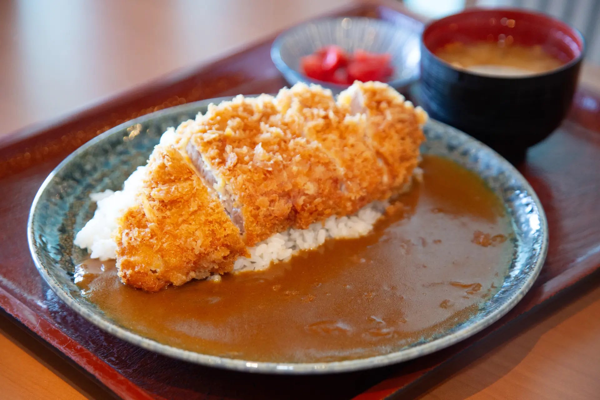  "Ginza Kanda River (銀座 神田川)" on the 5th floor of the "Fuji Stand" only operates on race days at Tokyo Racecourse.