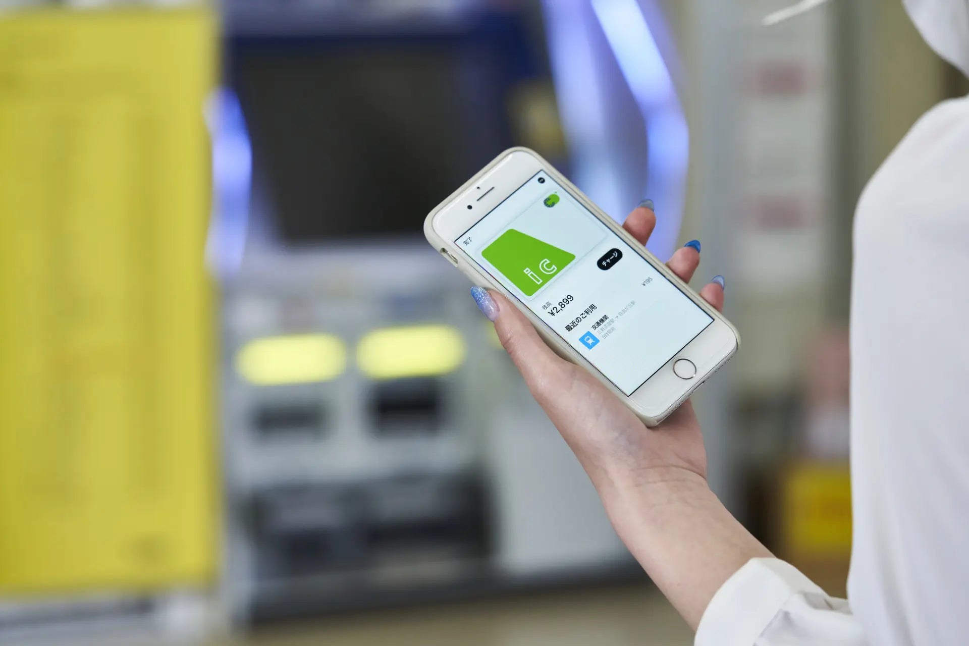 Mobile Suica: Not only is the risk of loss small, but it also offers various benefits.