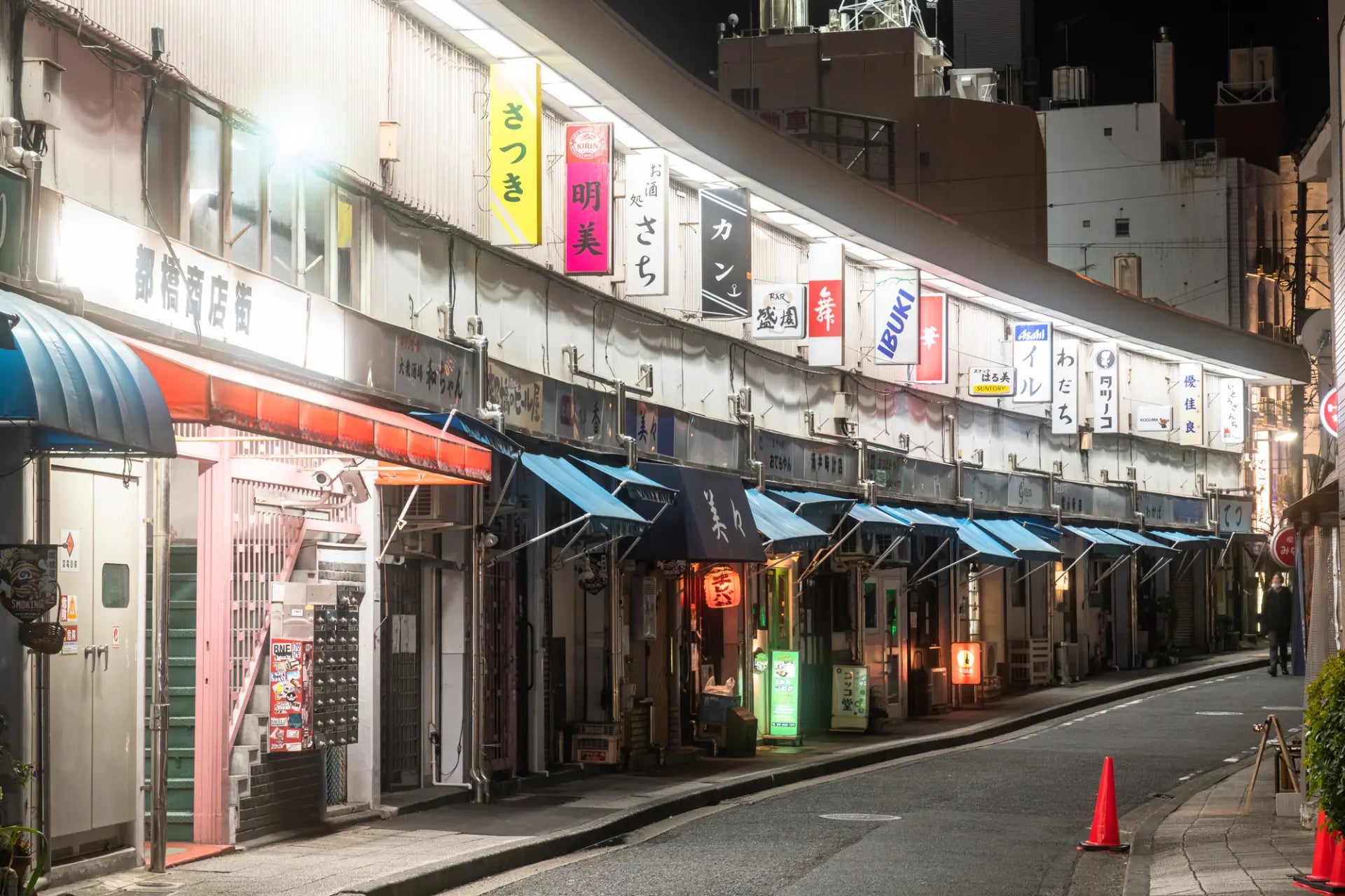 Noge Area, filled with traditional casual eateries and Izakaya.
