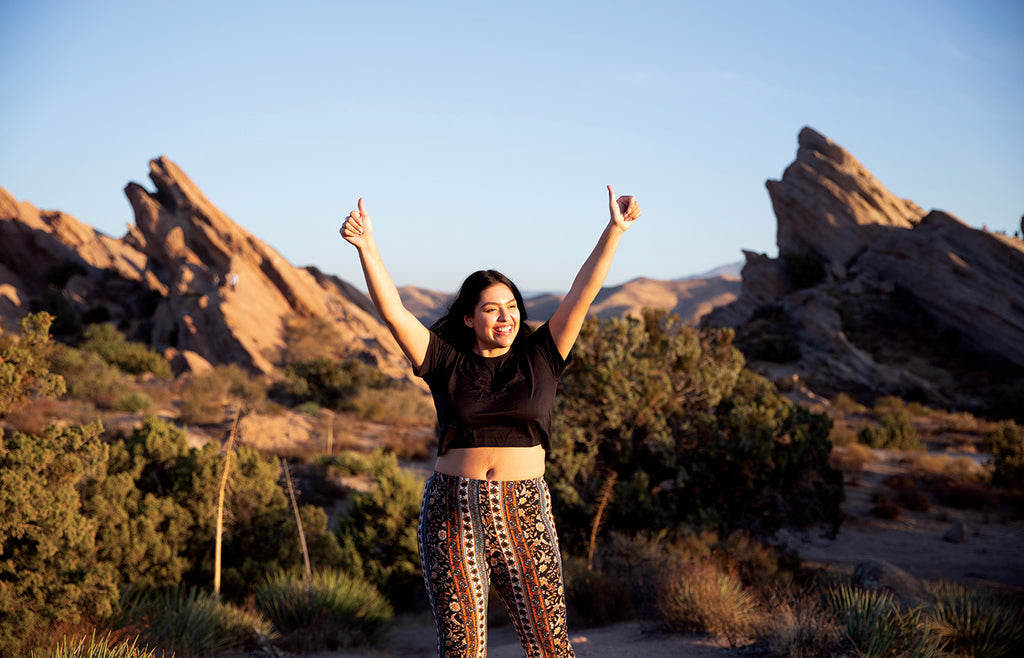 Woman hiking in the desert give two thumbs up