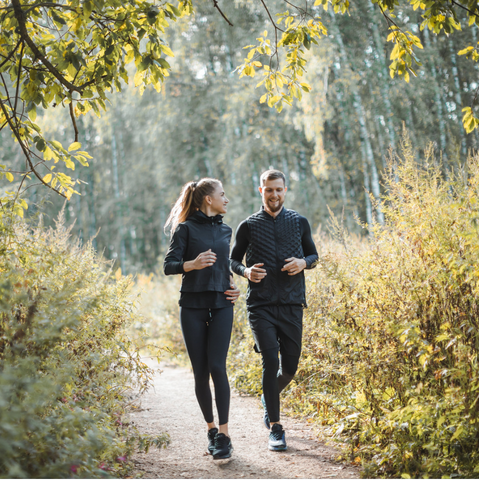 Mann und Frau beim Joggen