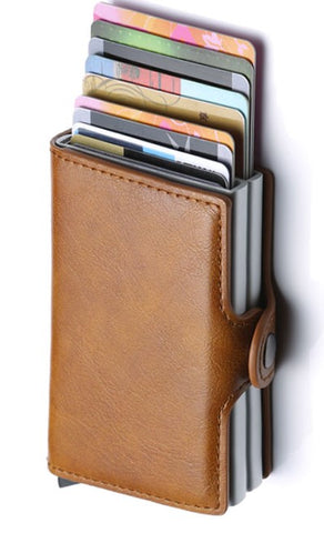 smart-wallet-braun-stehend