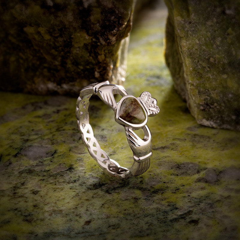 CONNEMARA MARBLE CLADDAGH SCARF RING