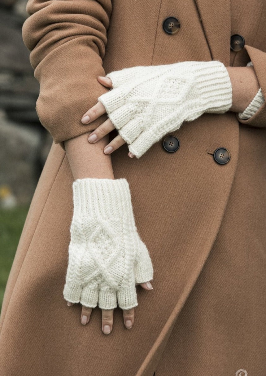 MERINO WOOL ARAN FINGERLESS GLOVES