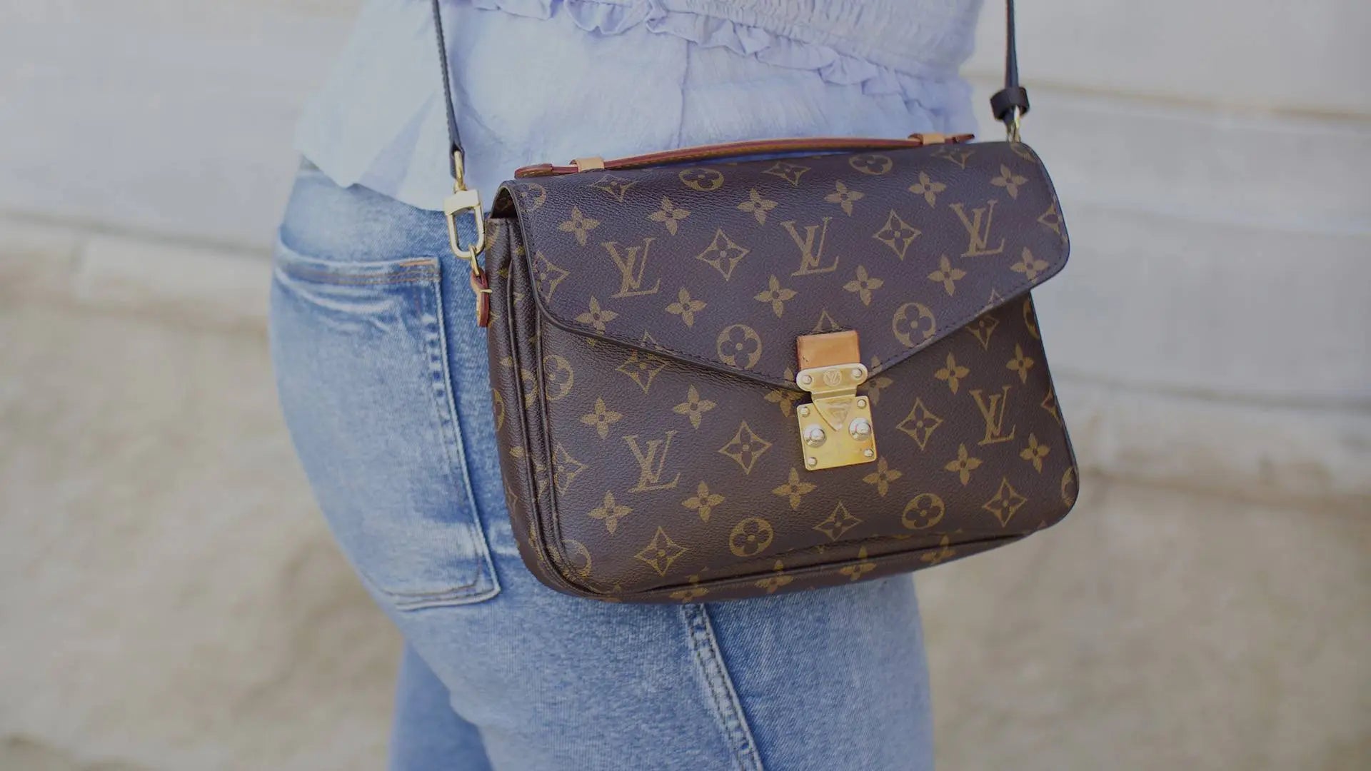 The Fashionable Practicality of the Louis Vuitton Pochette Métis – LuxUness