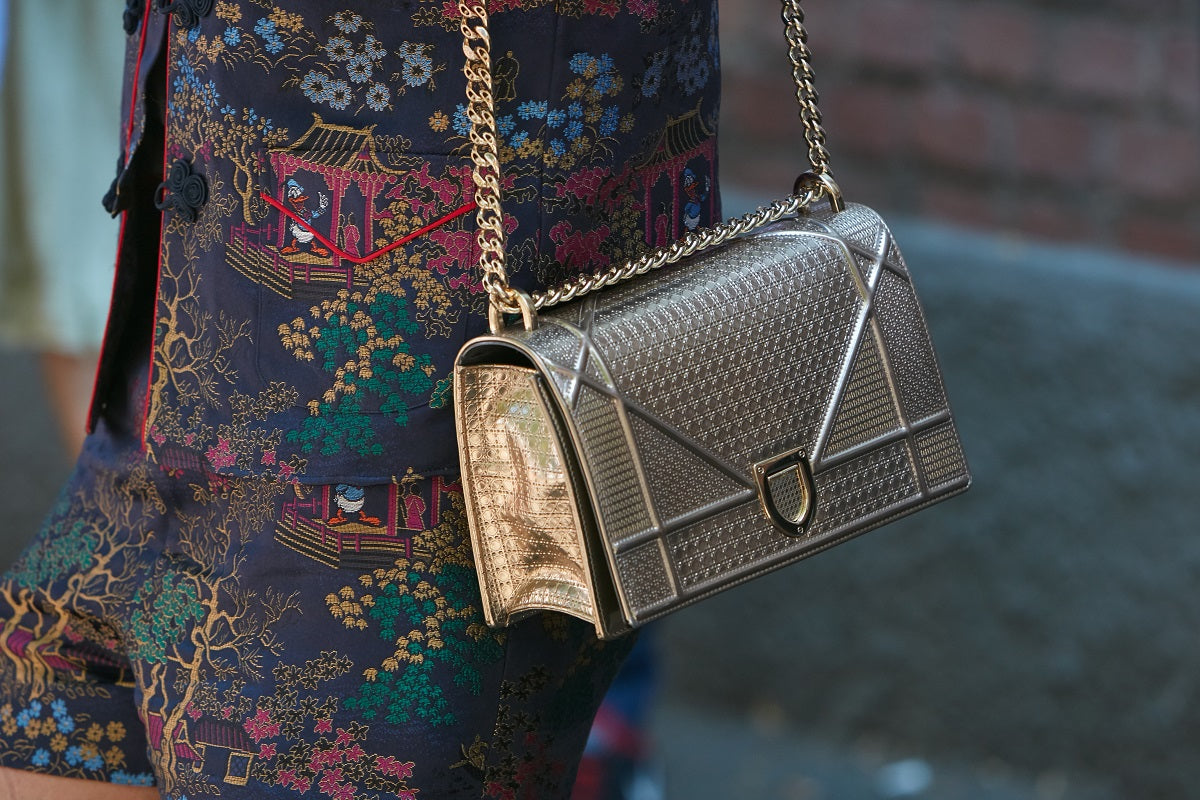 tas sling-bag Christian Dior Diorama Metallic Gold Micro Cannage GHW Sling  Bag | Tinkerlust