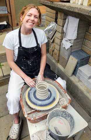 Danielle at her wheel in her outdoor studio rocking her favorite La Negra Split Leg Apron.