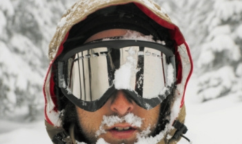 ski goggles fogging up
