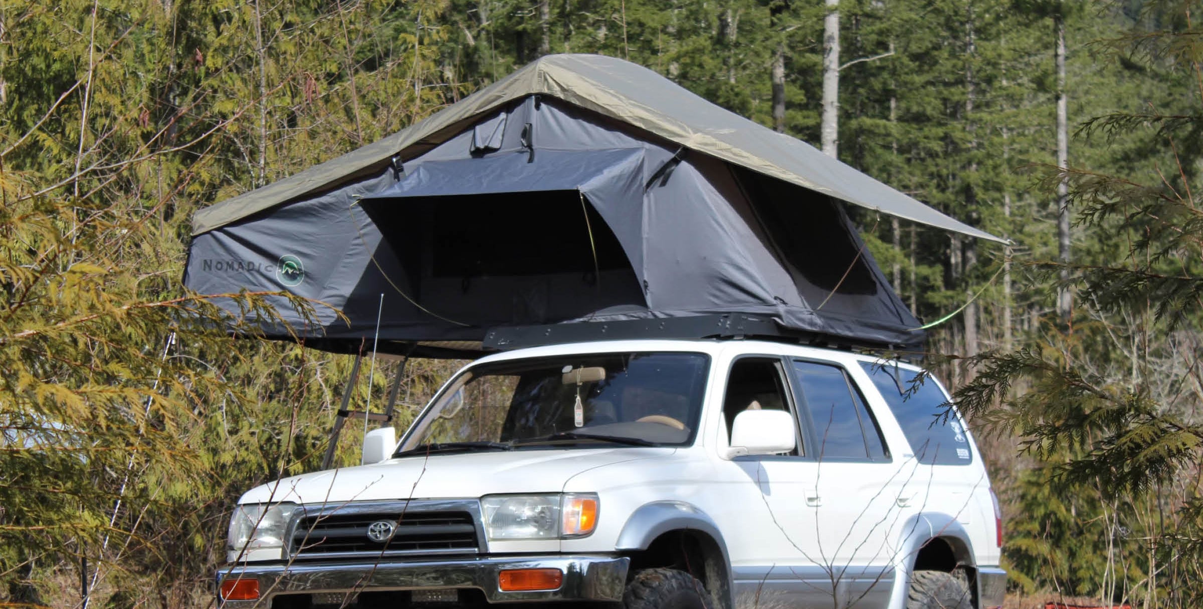 Nomadic 2 extended on a whtie 4runner