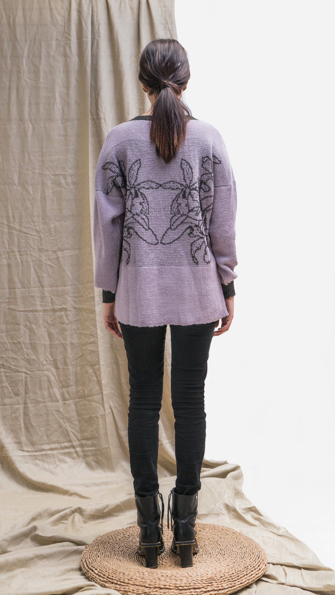 Suéter Orquídea Alpaca - Lavanda y Gris Oscuro – Laura Añez Textiles