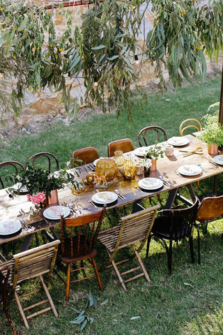sustainable wedding trends 2023 thrifted chairs seating arrangement