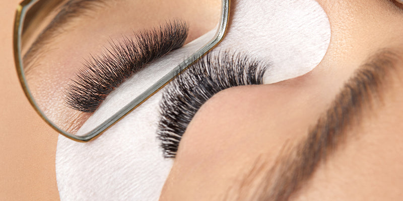 Looking at lash extensions with a lash mirror