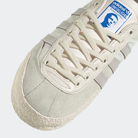 Nowe LG II SPZL mają nylonową cholewkę "Chalk White", a podeszwa została wykonana z pianki EVA w szaro-białej kolorystyce.