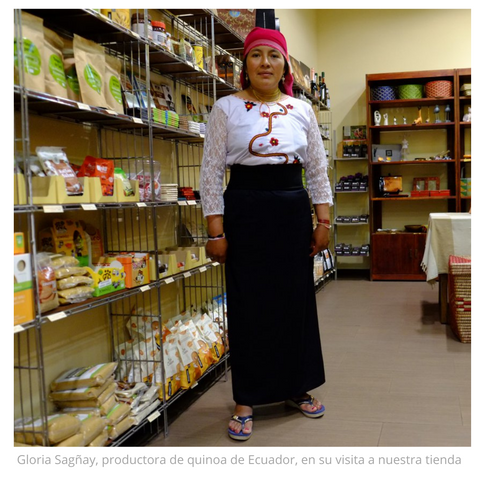 Gloria Sagñay, productora de quinoa de Ecuador, en la tienda de SETEM