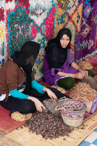 Mujeres marroquíes en una cooperativa de aceite de argán