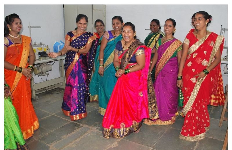 Grupo de mujeres felices, de la organización Creative Handicrafts