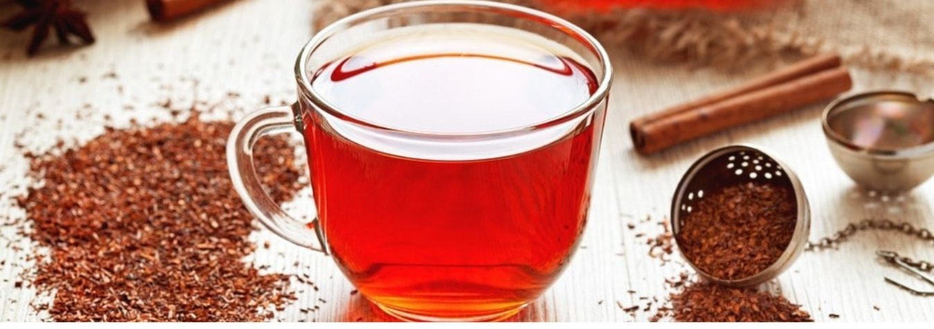 Taza de té rojo