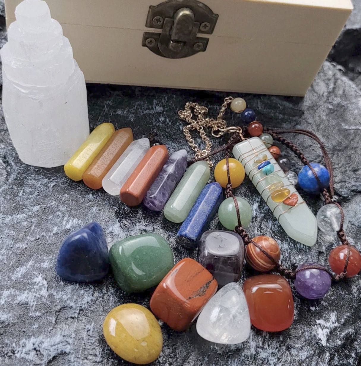 7 Chakras - Raiki Healing & Chakra Balancing Stones [Wooden Box Bundle ...