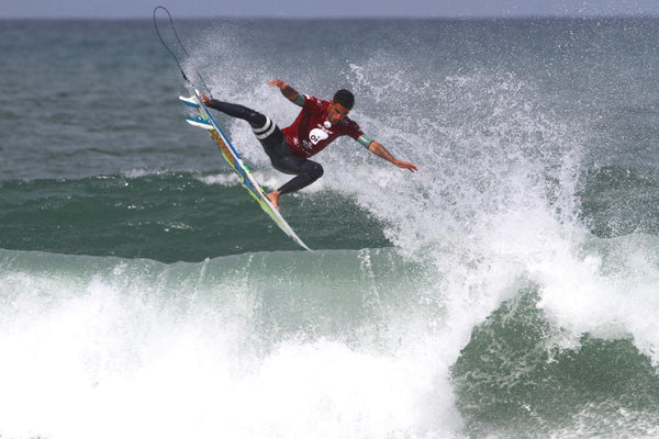 Filipe Toledo launches for a perfect 10 in the Final - WSL