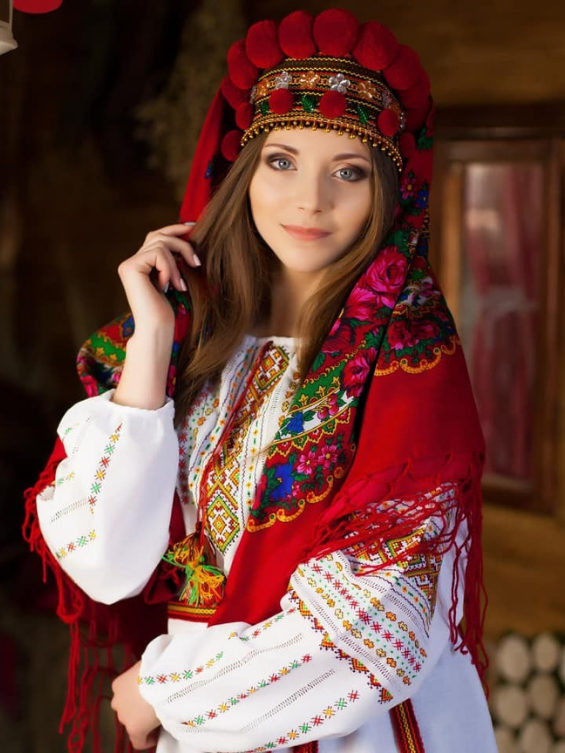 The history of Ukrainian head wreath – EthnicGiftsByInna