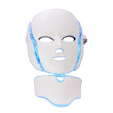 Notre Masque LED le BeautyMask LED, Lumière LED Cyan : Cette combinaison de deux couleurs (vert + bleu) agit à la fois sur les problèmes d'acné légère, les taches brunes, le teint brouillé. Elle permet aussi de réguler la production de sébum et d'affiner le grain de peau en atténuant les pores dilatés. Cette couleur est aussi utilisée pour le traitement du psoriasis. (longueur d'onde Verte + Bleue, 415 + 520 nm)