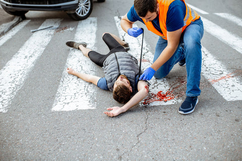 how to stop severe bleeding as a zero responder