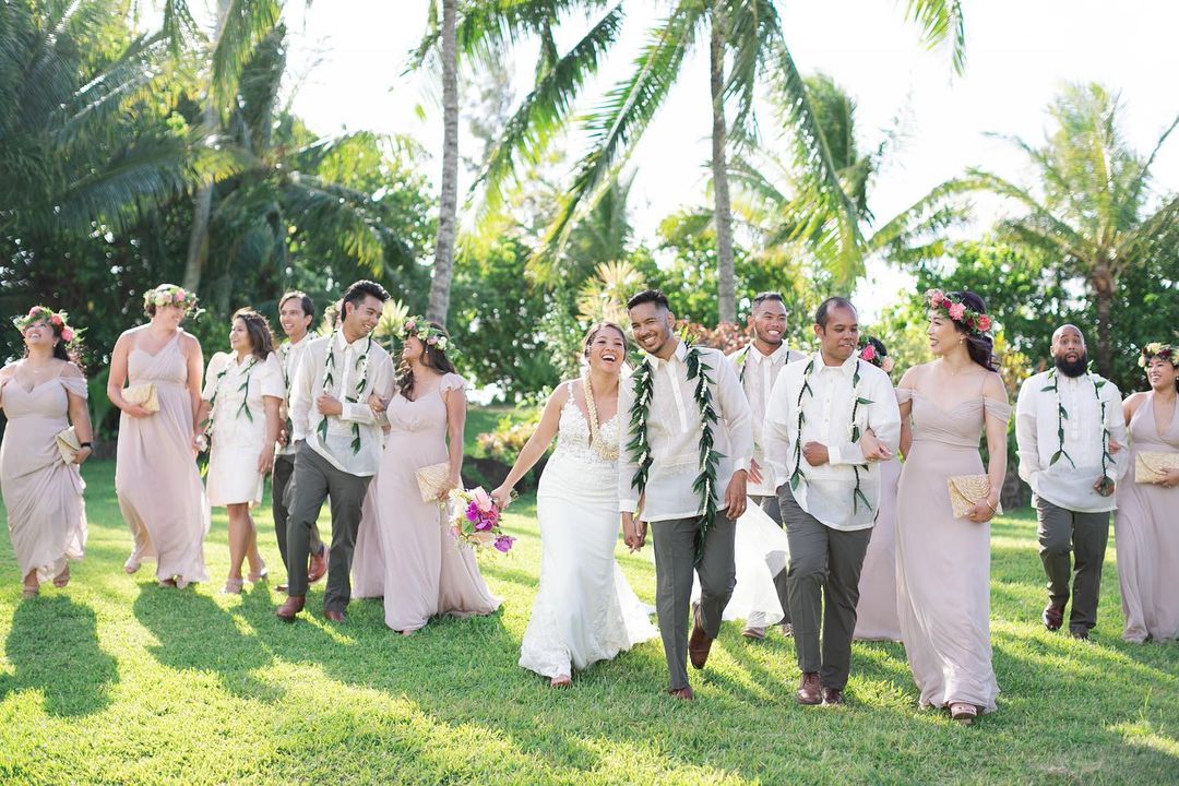 Tropical wedding with bride, groom and their bridesmaids and groomsmen at Lou Lou Palms