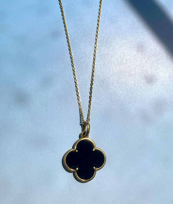 Amazon.com: VAAC Simple Flower Shape Pendant Necklace,Two-Sided Four-Leaf  Clover Necklace,Lucky Clover Necklace for Women (2Pcs) : Clothing, Shoes &  Jewelry
