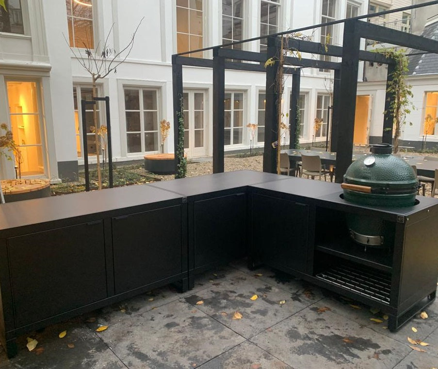 Corner outdoor kitchen