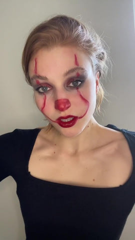 Pennywise - Clown aus ES, Stephen King, Halloween-Make-up, benecos Naturkosmetik, Lena Schreiber