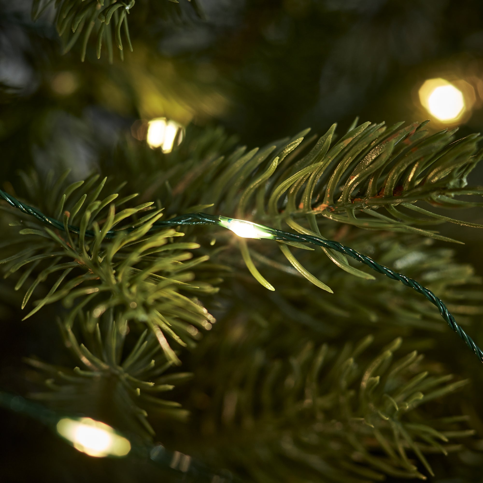 Visum Vidunderlig Hovedløse Warm White Christmas Tree Lights (300 LED Bulbs) | Lights4fun.com