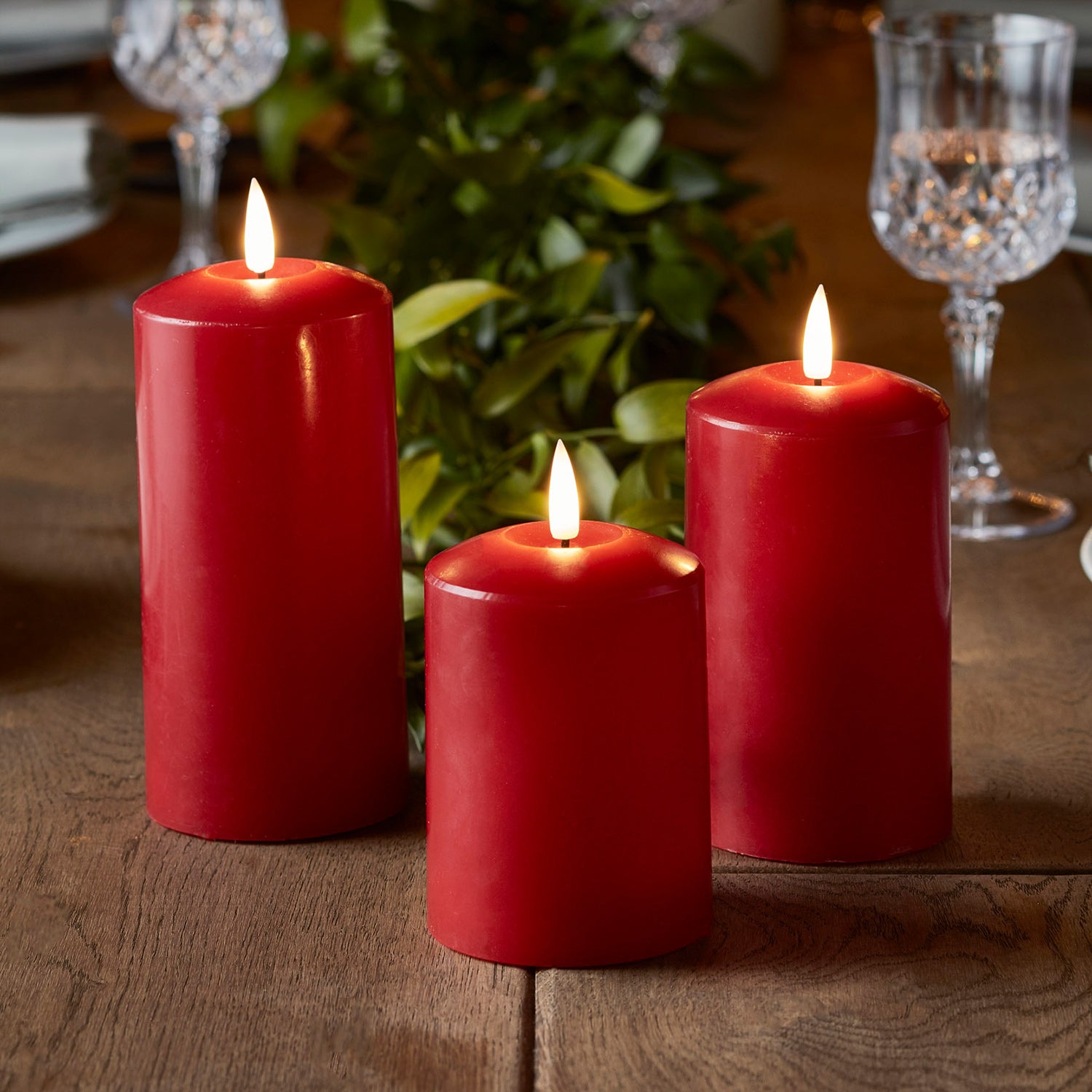 etisk Hofte Moralsk uddannelse TruGlow Red Wax Pillar Flameless Candles (Set of 3) | Lights4fun.com