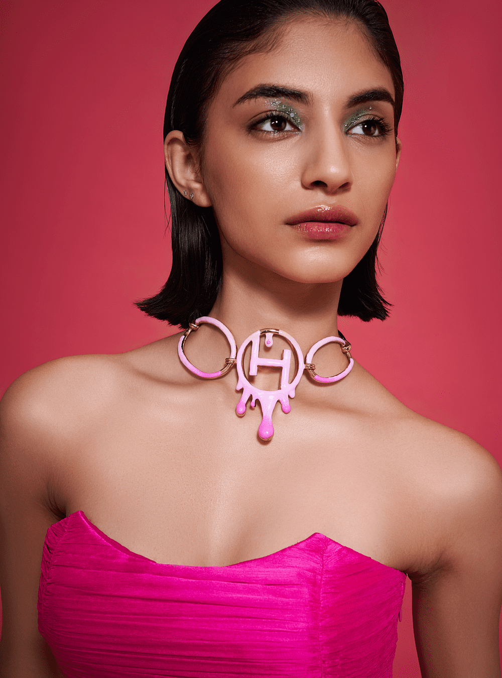 https://cdn.shopify.com/s/files/1/0508/9417/6444/files/pink-colour-necklace.png?v=1688381620