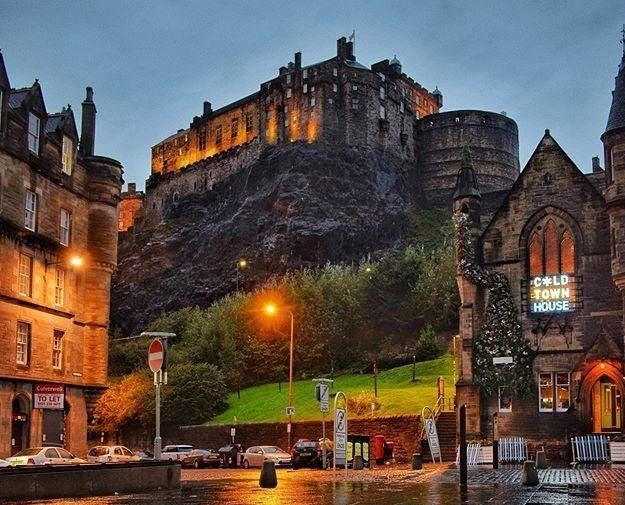 castello di edimburgo vista sera notte