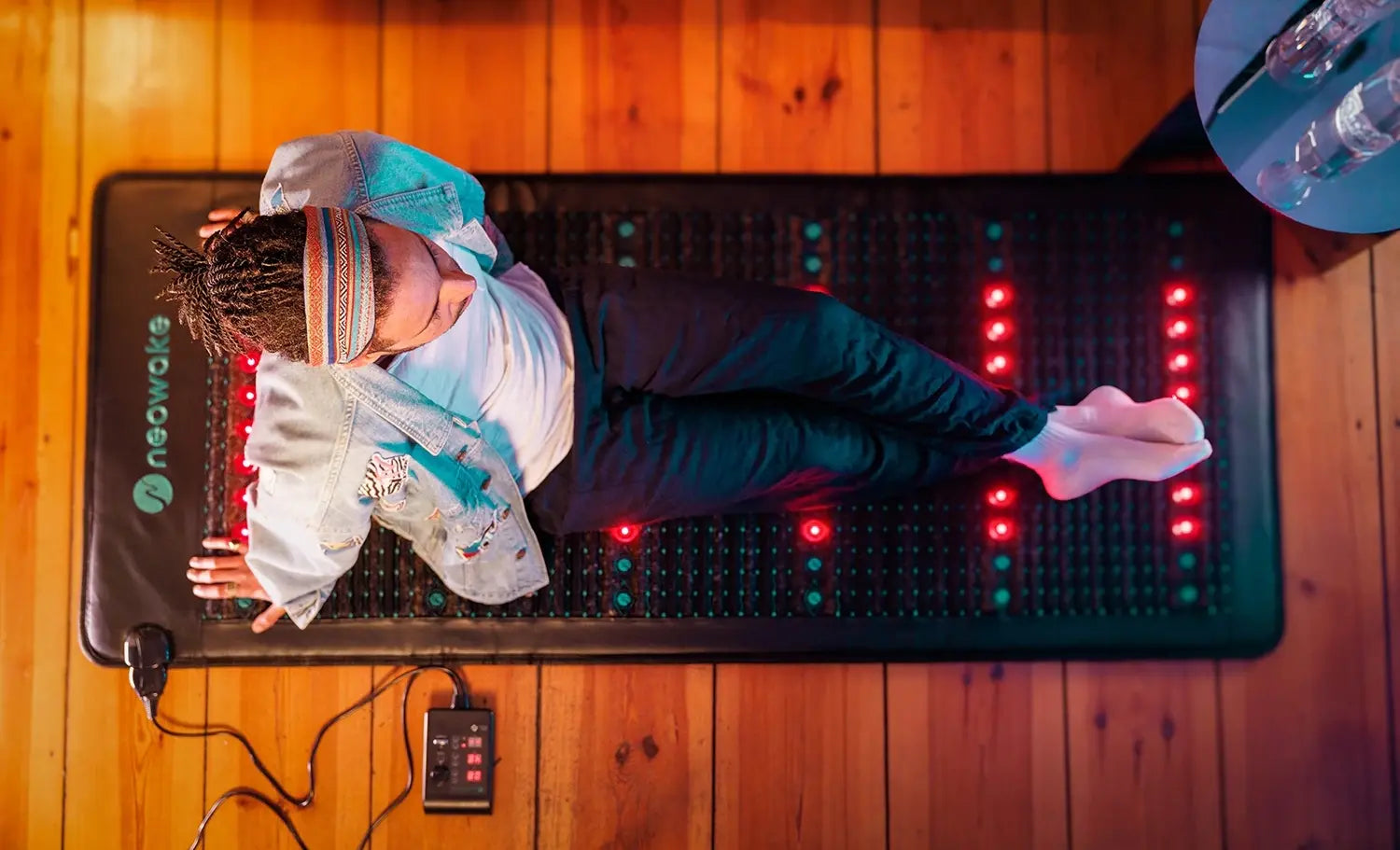 neowake-frequenz-matte-top-view-man (1).webp__PID:bea53630-4d9c-459c-874c-254667d6c262