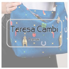 Teresa Cambi: il logo, con in trasparenza una borsa in tessuto colorato.