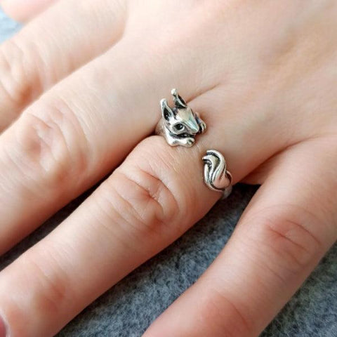 Squirrel Gifts For Her: Exploring the Elegance of Silver Engagement Rings