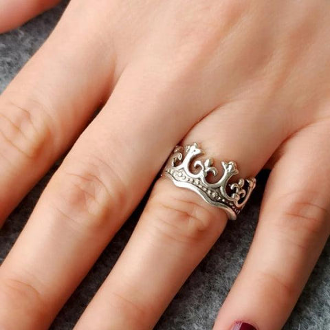 Embracing Regality: The Sterling Silver Crown Ring