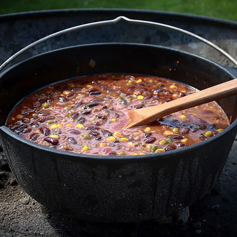 Priprema chili con carne u Petromax Dutch Ovenu zahtjeva minimalna znanja i vještine, a rezultira vrhunskim jelom, izvrsnim i za outoor kuhinju.  