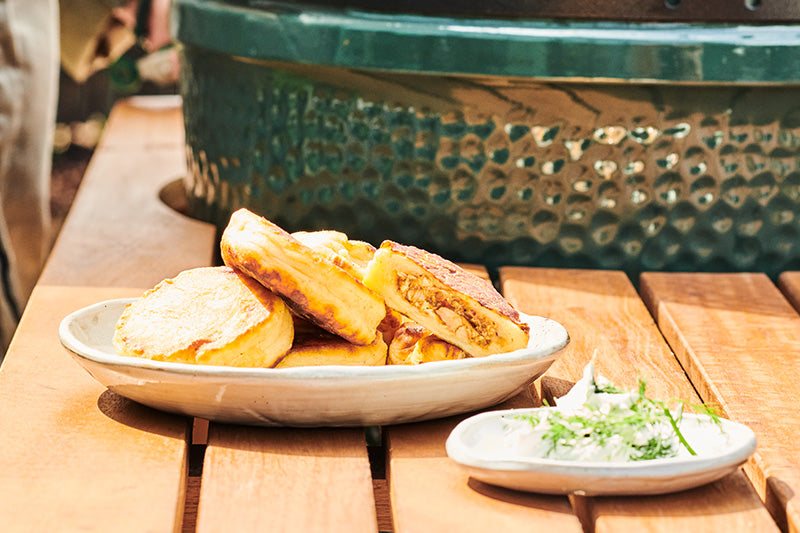 Popečci od krumpira punjeni piletinom  izvrstan su odabir za Vaš današnji ručak  pripremljen na Big Green Egg – kamadu No. 1. 